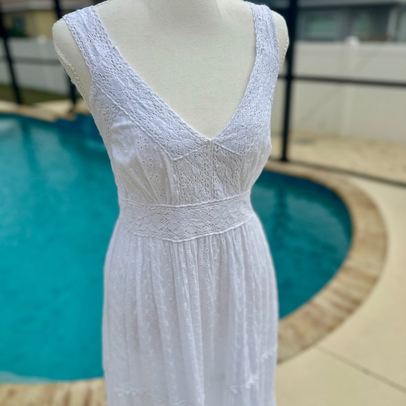 Magic, Sleeveless Eyelet Embroidered Tiered Maxi Dress, Size M - Picture 3 of 12